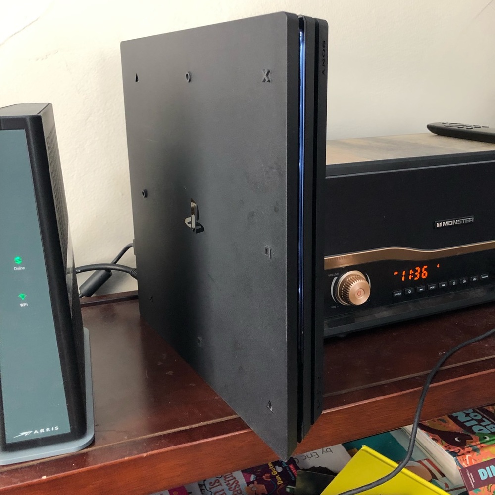 PlayStation 4 - Picture 2 of 5